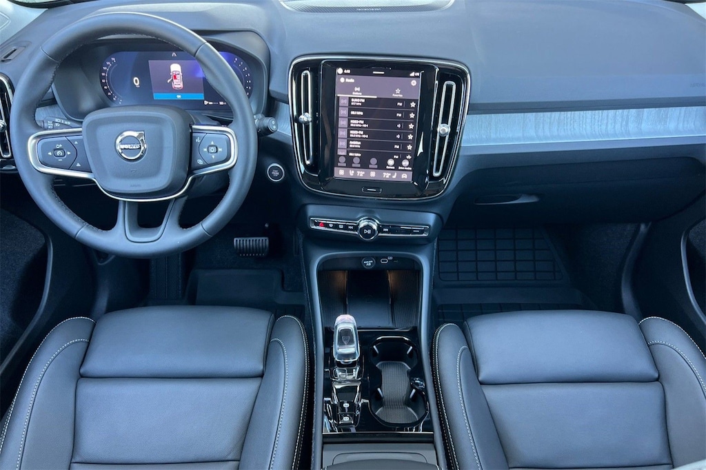 New 2026 Volvo XC40 B5 Ultra SUV