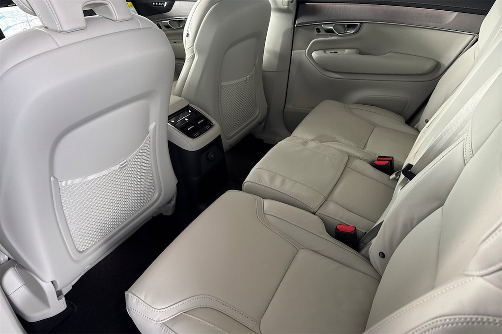 New 2026 Volvo XC90 plug-in hybrid T8 Ultra 7-Seater SUV