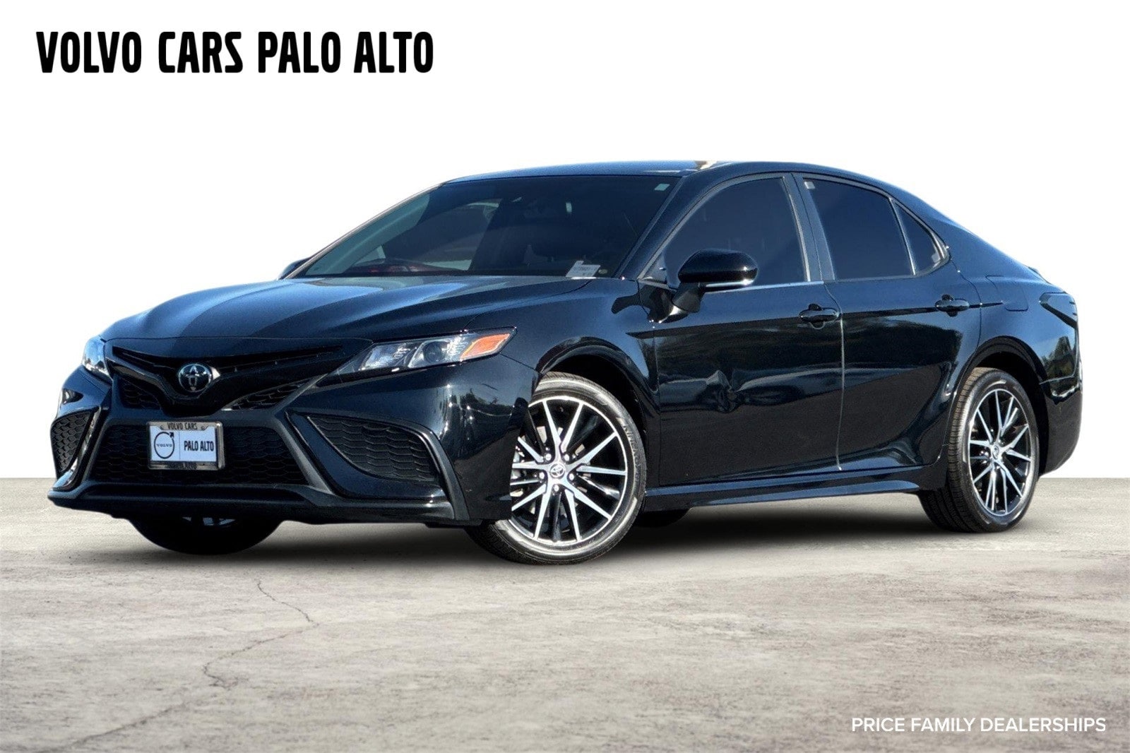 2023 Toyota Camry SE's photo