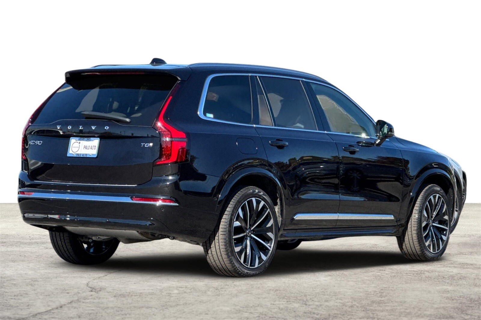 2026 Volvo XC90 T8 Plus photo 2