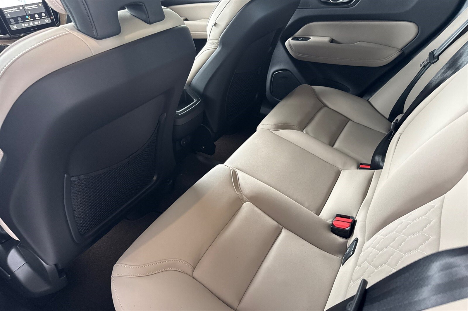 2026 Volvo XC60 B5 Plus photo 3