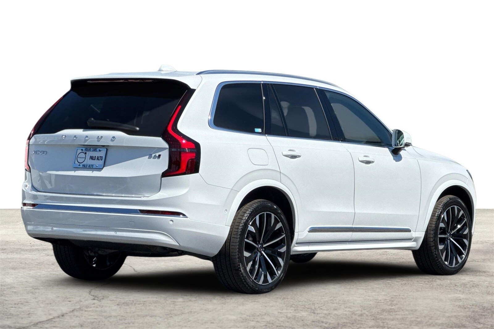 2026 Volvo XC90 Plus photo 2