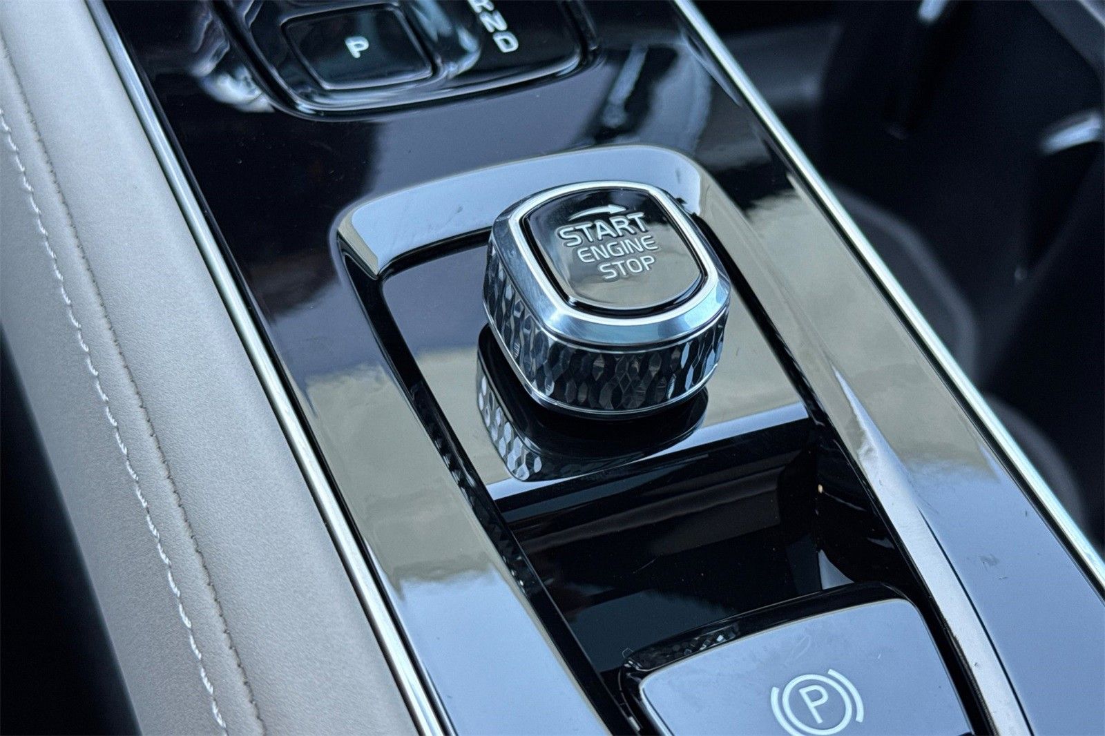 2026 Volvo XC90 Plus - Photo 23