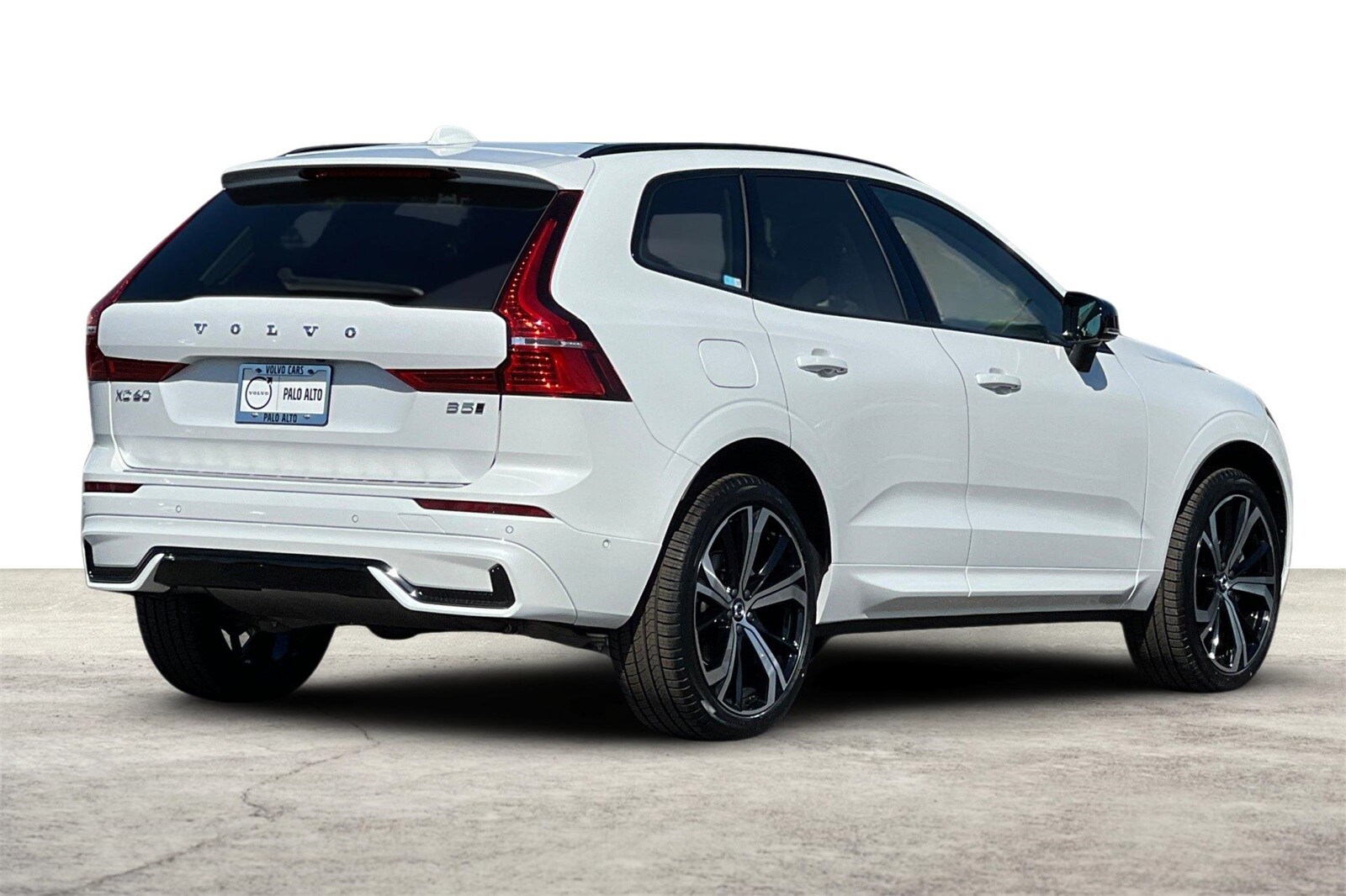 2025 Volvo XC60 B5 photo 2