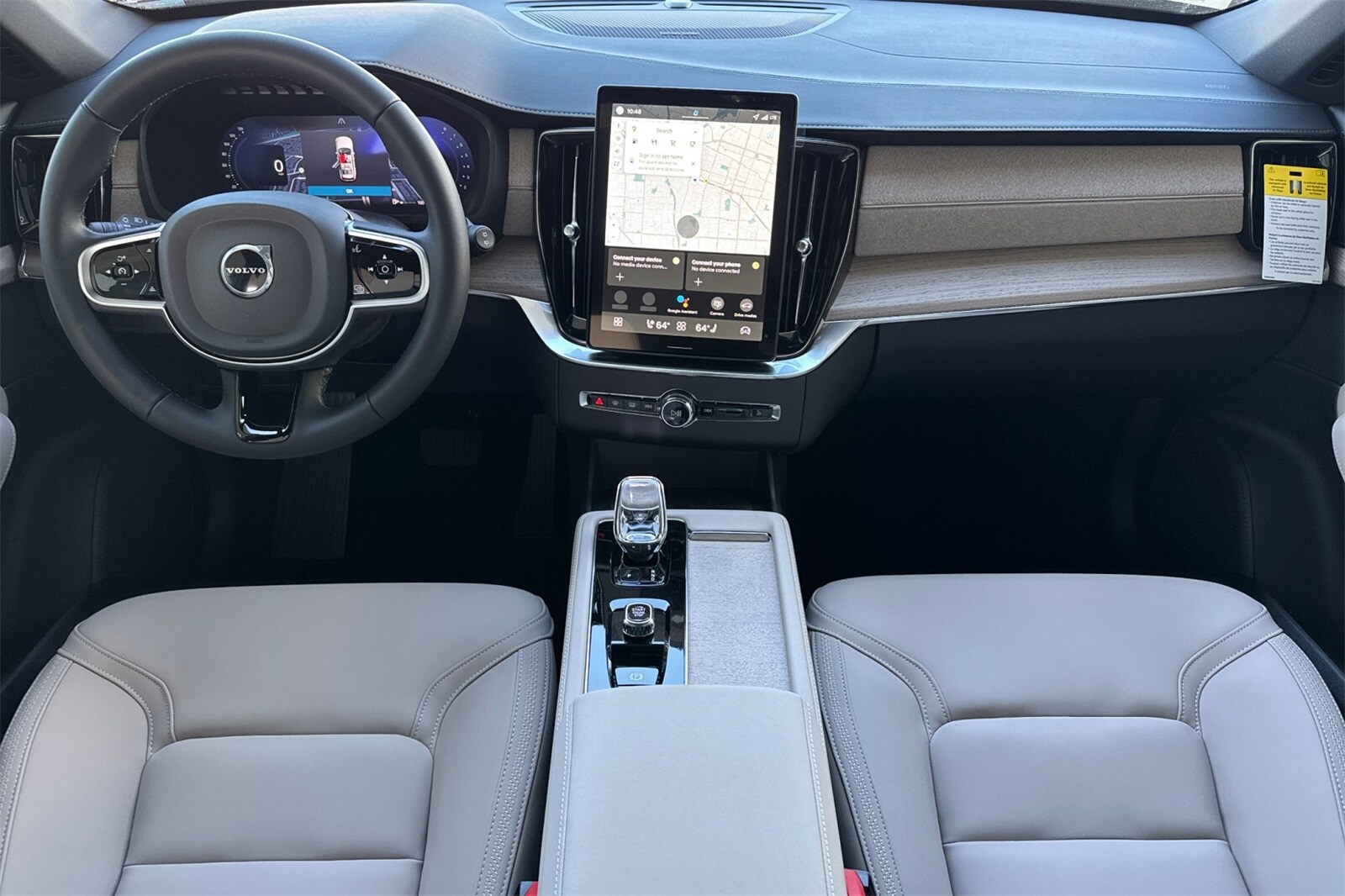 2026 Volvo XC90 B5 Plus photo 3