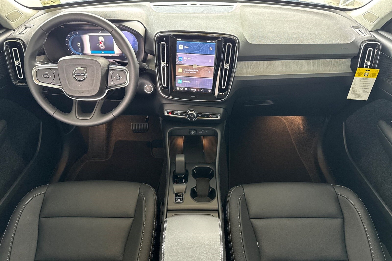 2025 Volvo XC40 Core photo 3