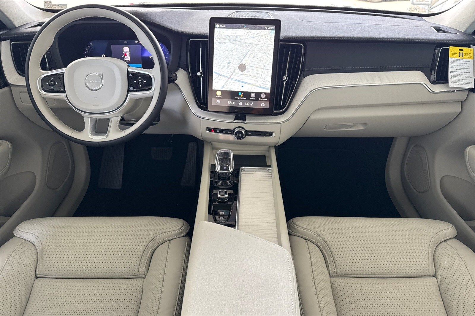 2026 Volvo XC60 B5 photo 3