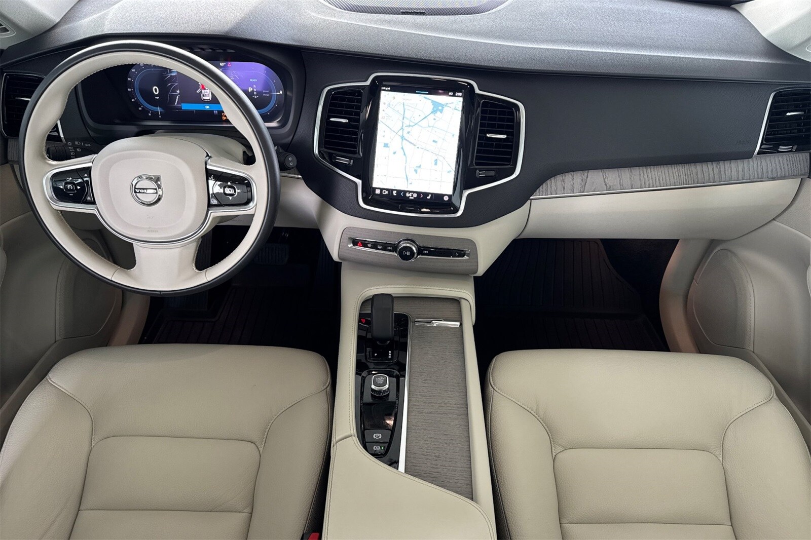 2025 Volvo XC90 T8 Plus photo 4