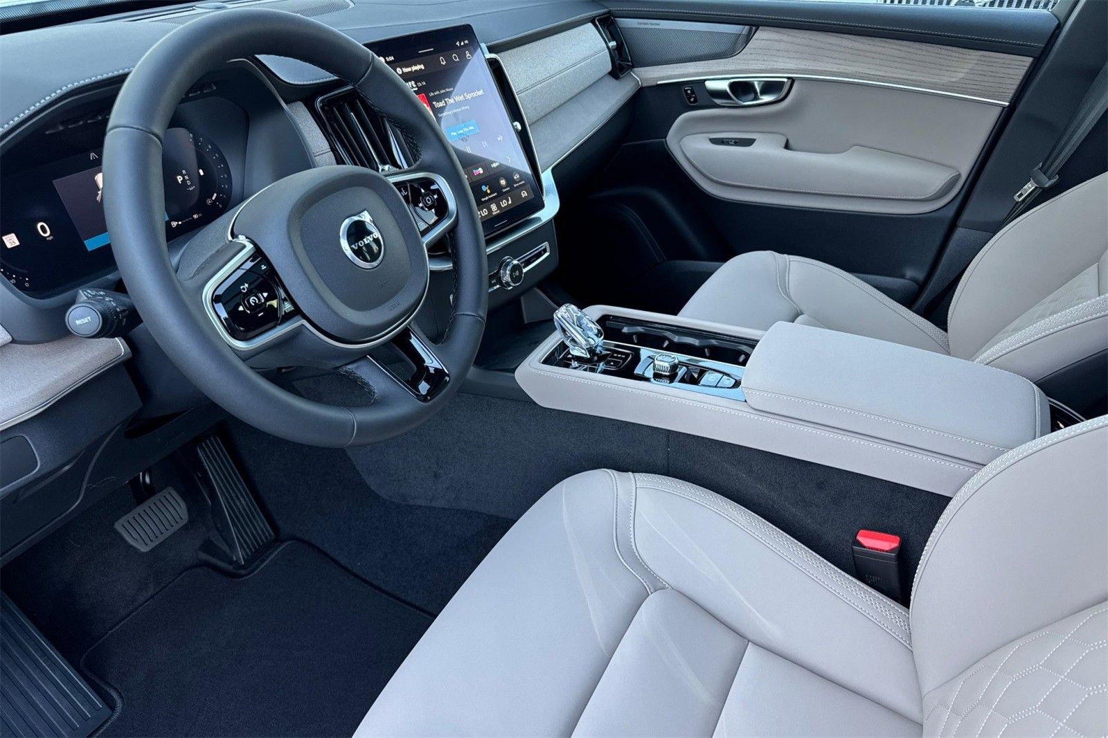 2026 Volvo XC90 Plus - Photo 11