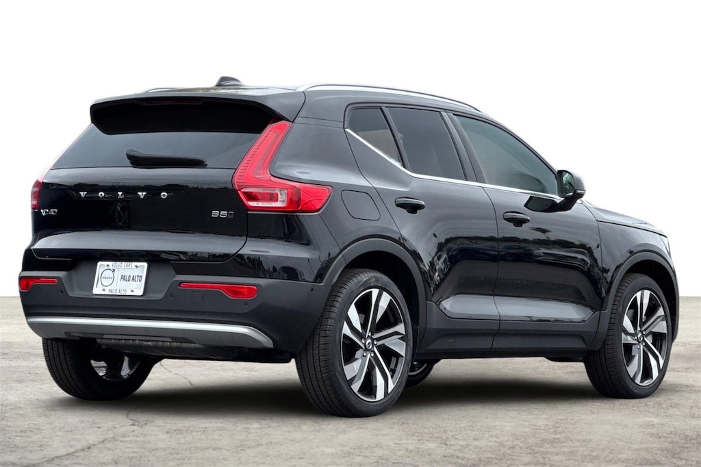 New 2025 Volvo XC40 B5 Ultra Bright Theme SUV