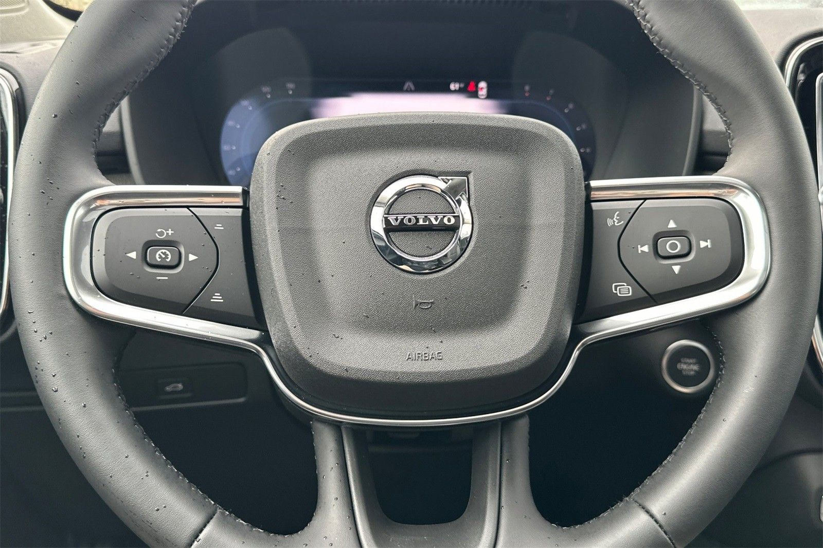 2025 Volvo XC40 Core - Photo 22