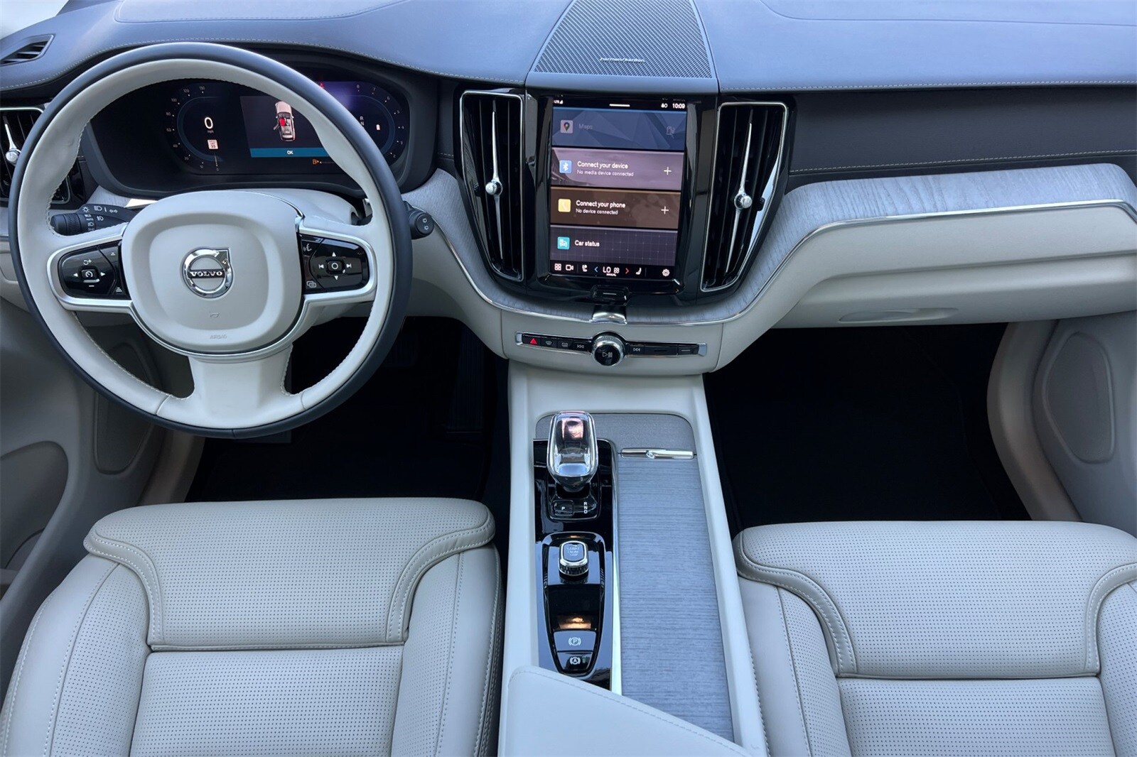2025 Volvo XC60 B5 photo 3