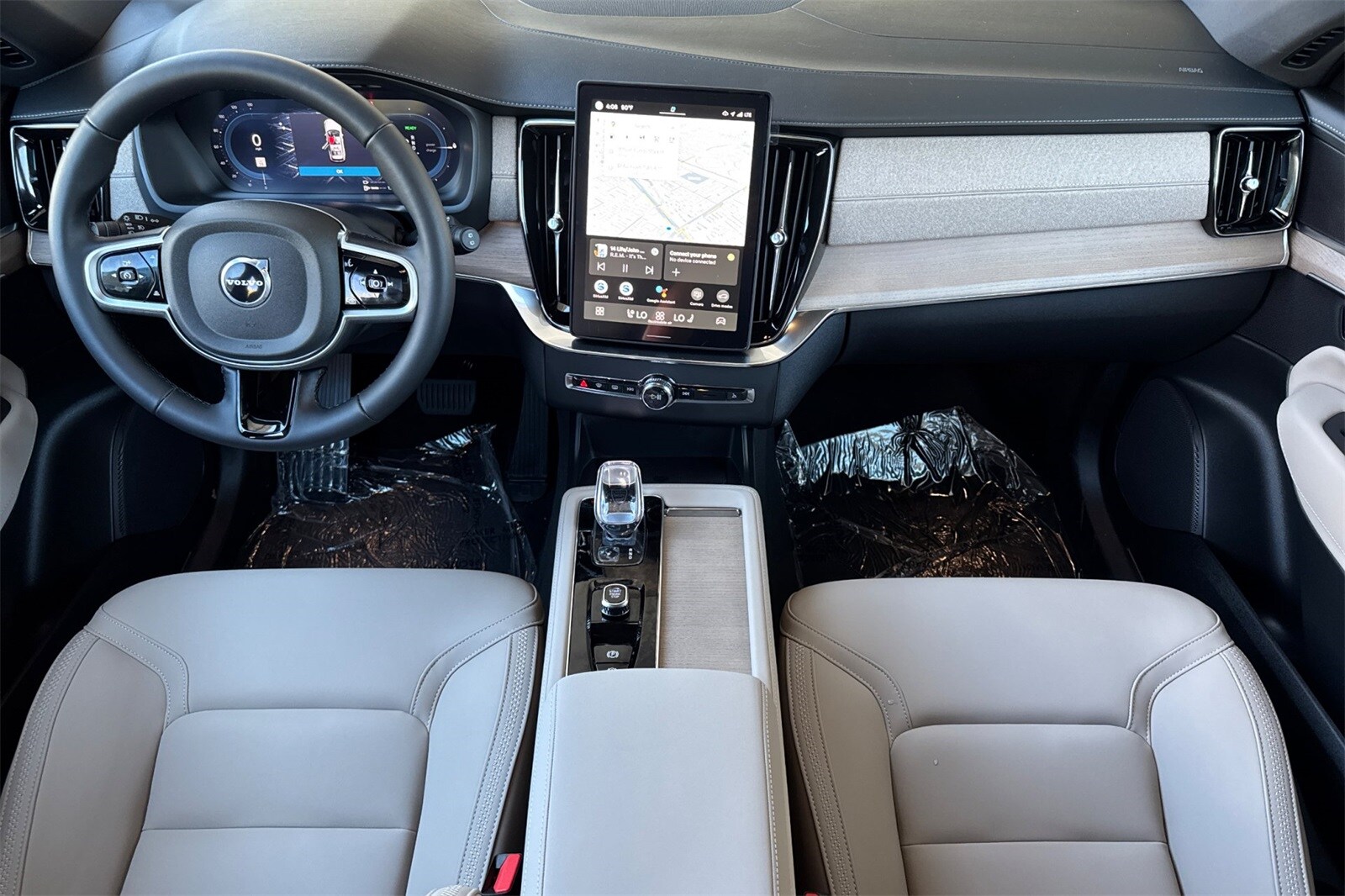 2025 Volvo XC90 T8 Core photo 3