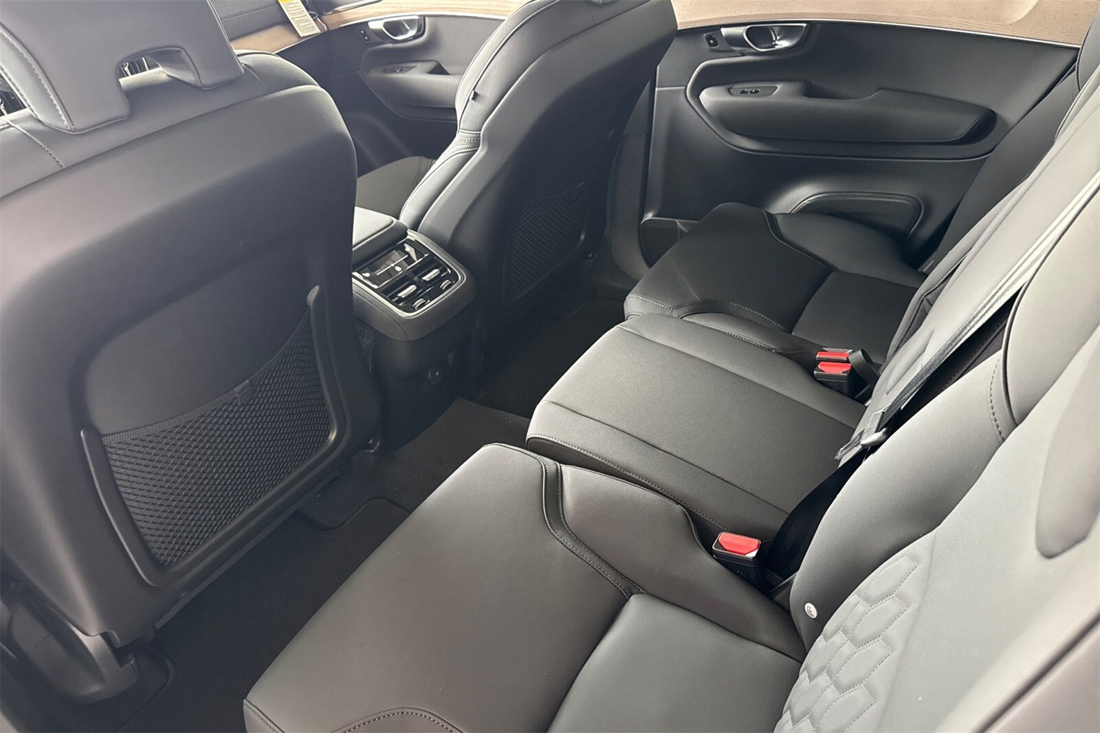 2026 Volvo XC90 Core photo 4