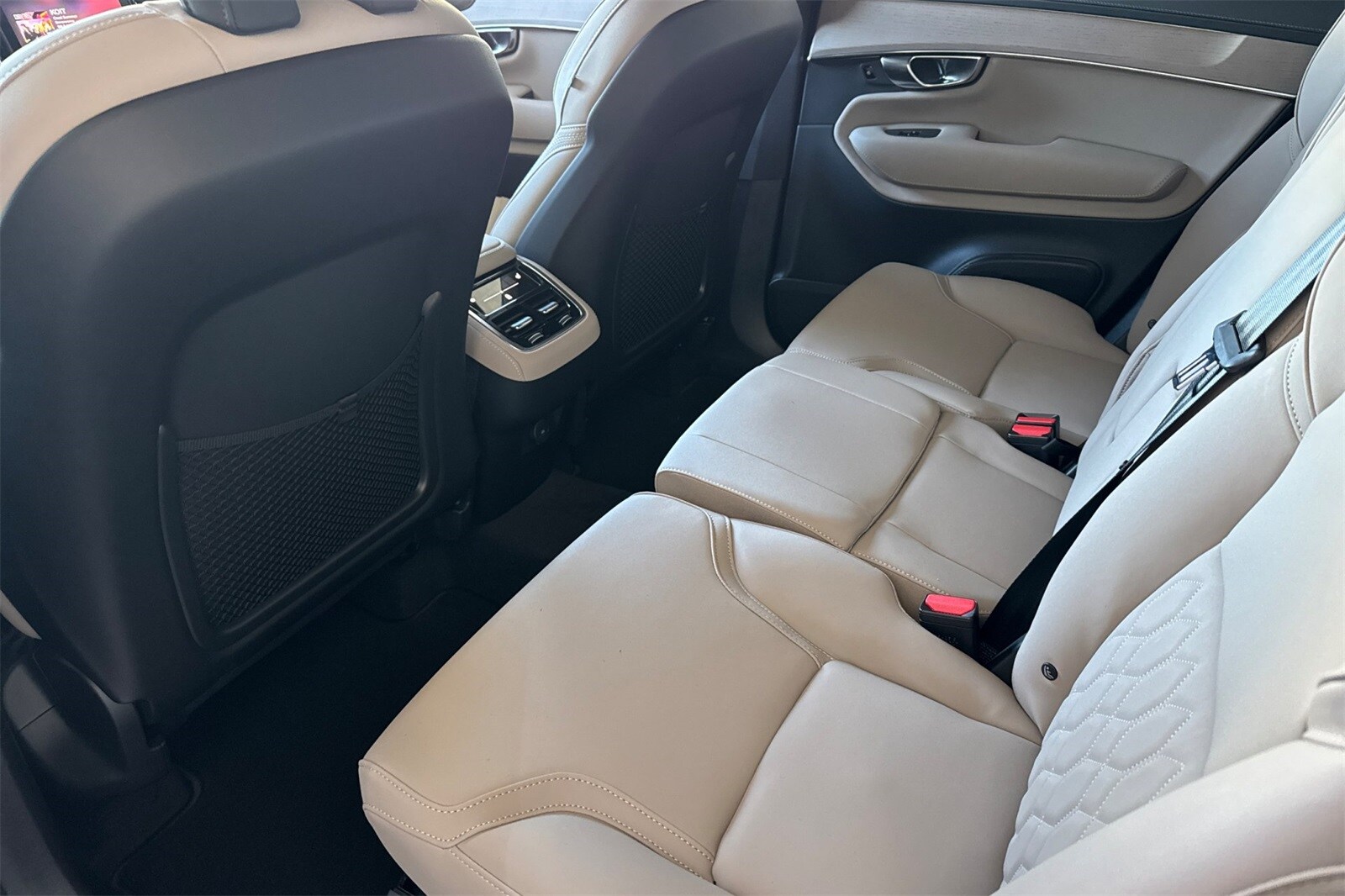 2026 Volvo XC90 Plus photo 4