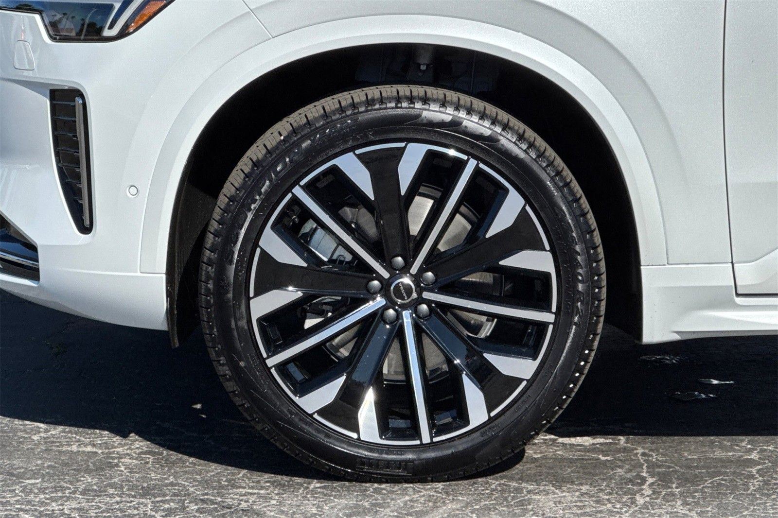 2026 Volvo XC90 Plus - Photo 27