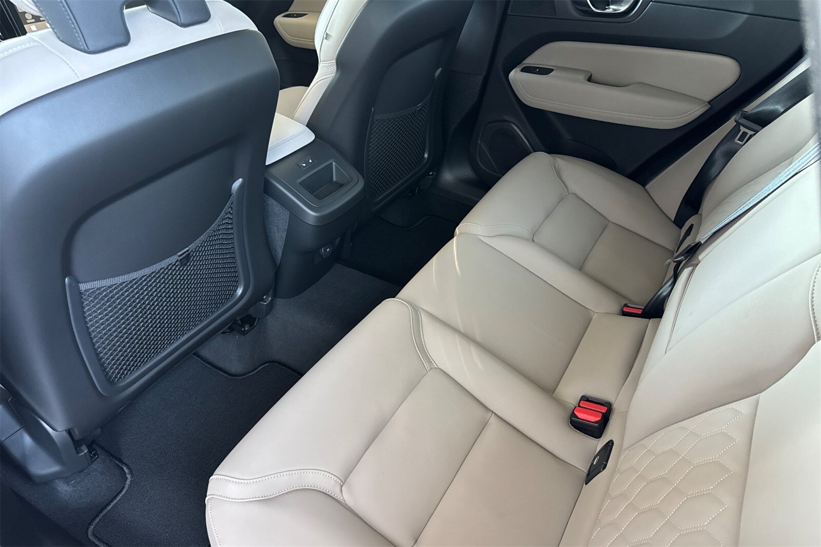 2026 Volvo XC60 B5 Plus photo 3
