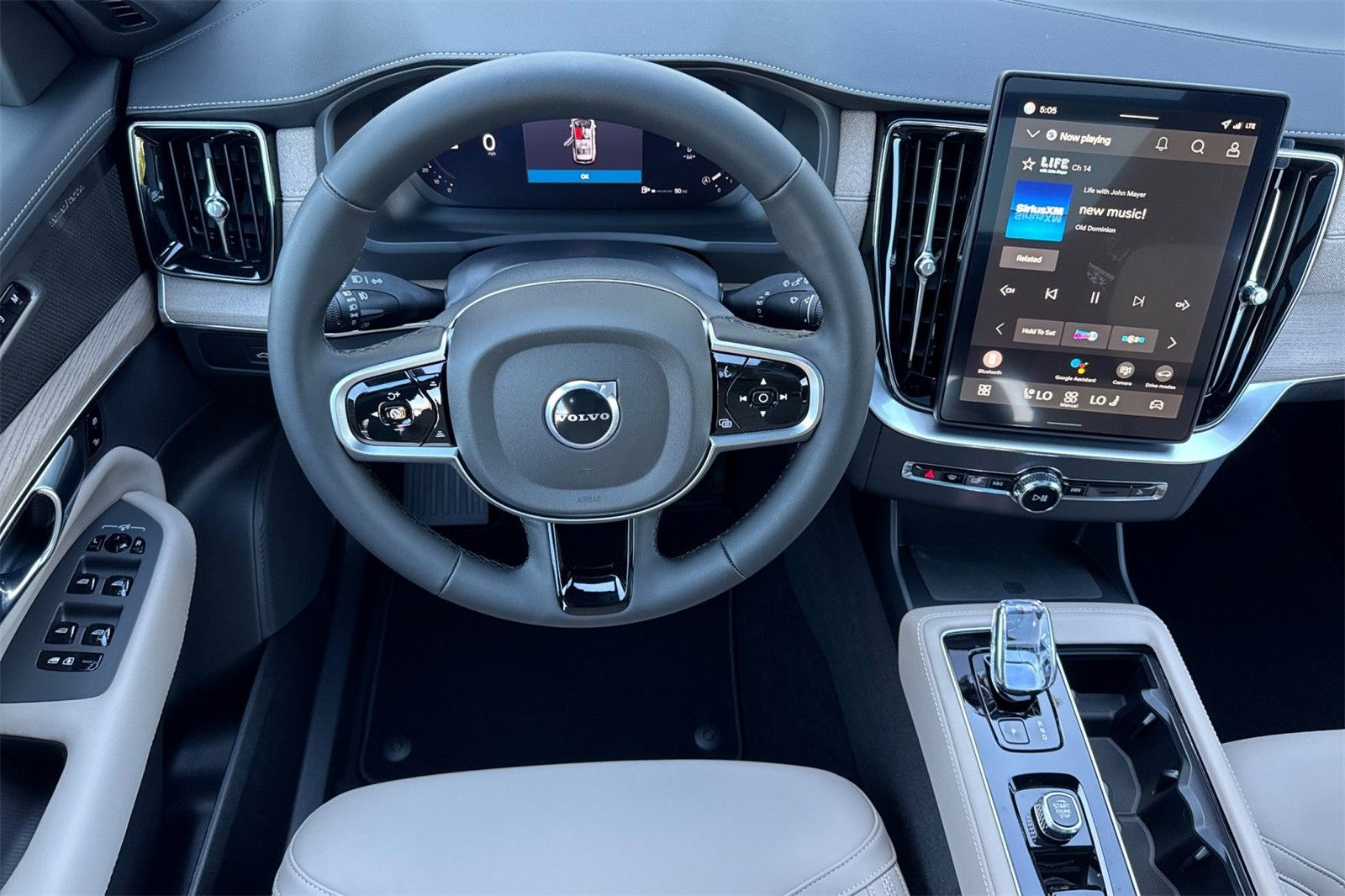 2026 Volvo XC90 Plus - Photo 13