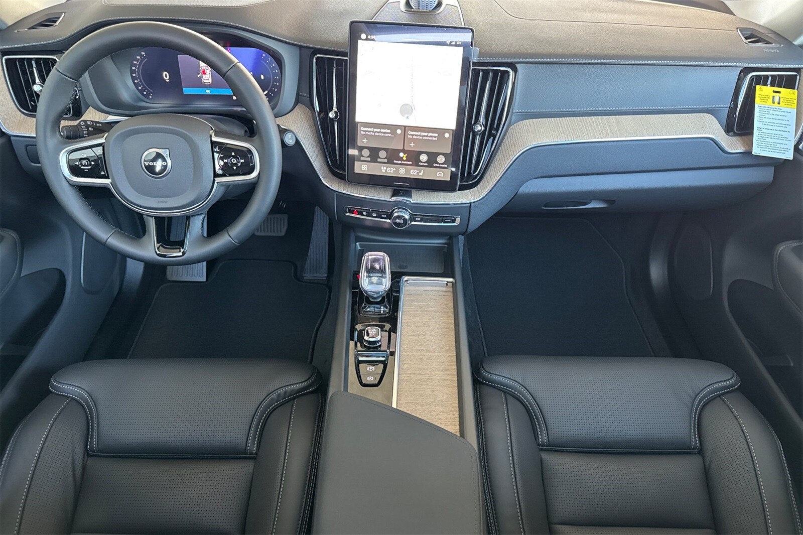 2026 Volvo XC60 B5 photo 2