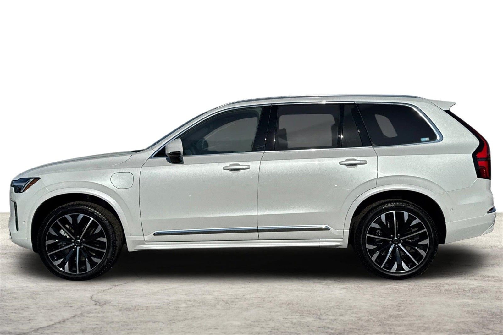 2026 Volvo XC90 Plus - Photo 5
