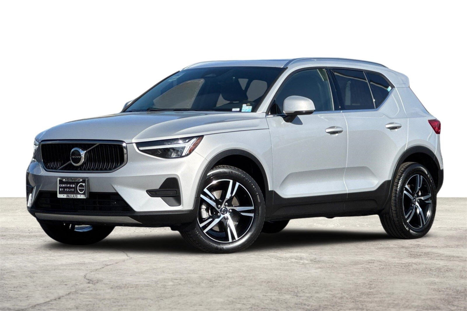2025 Volvo XC40 Core photo 2