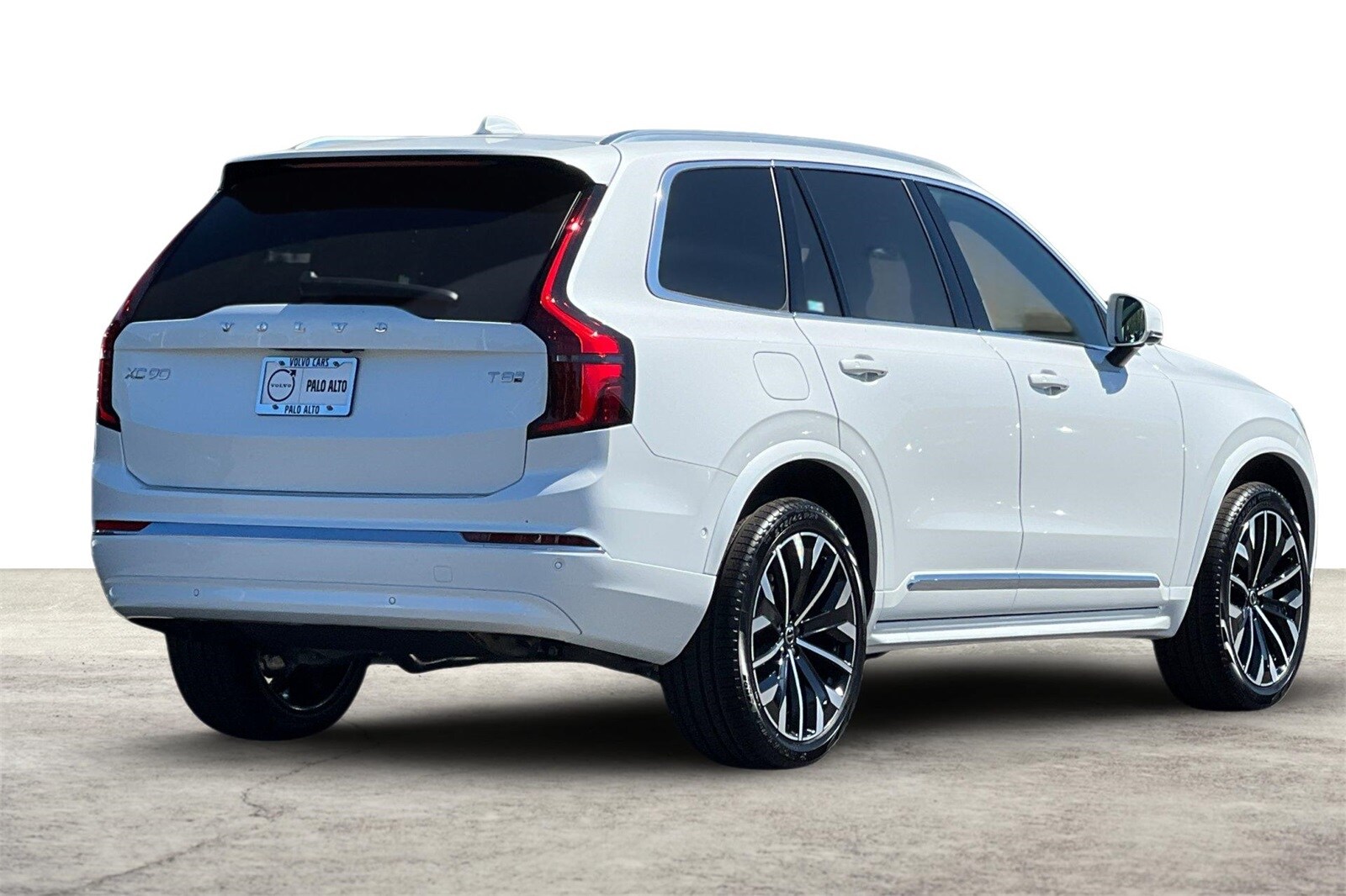 2026 Volvo XC90 T8 Plus photo 2