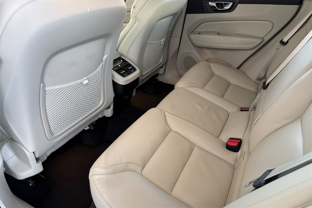 New 2025 Volvo XC60 B5 Ultra SUV