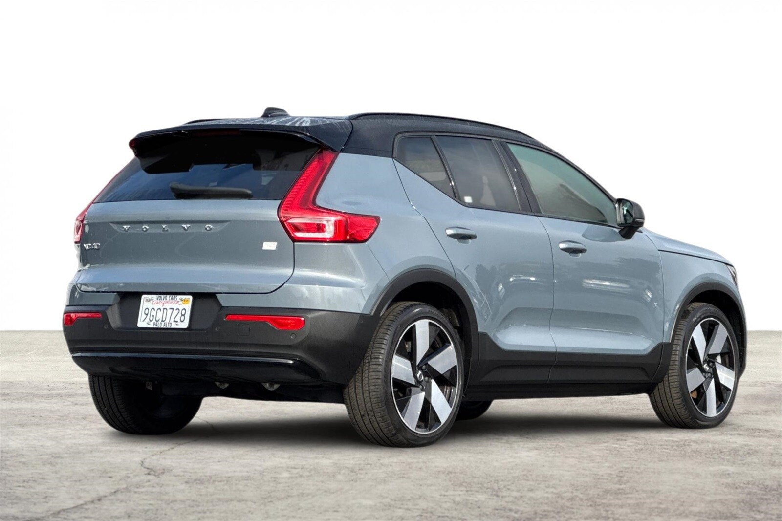 2023 Volvo XC40 Recharge Ultimate photo 3