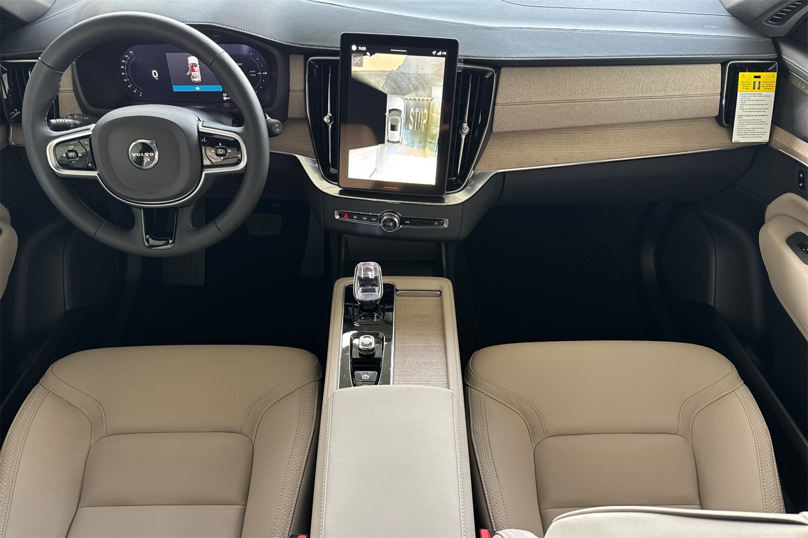 2026 Volvo XC90 T8 Plus photo 3