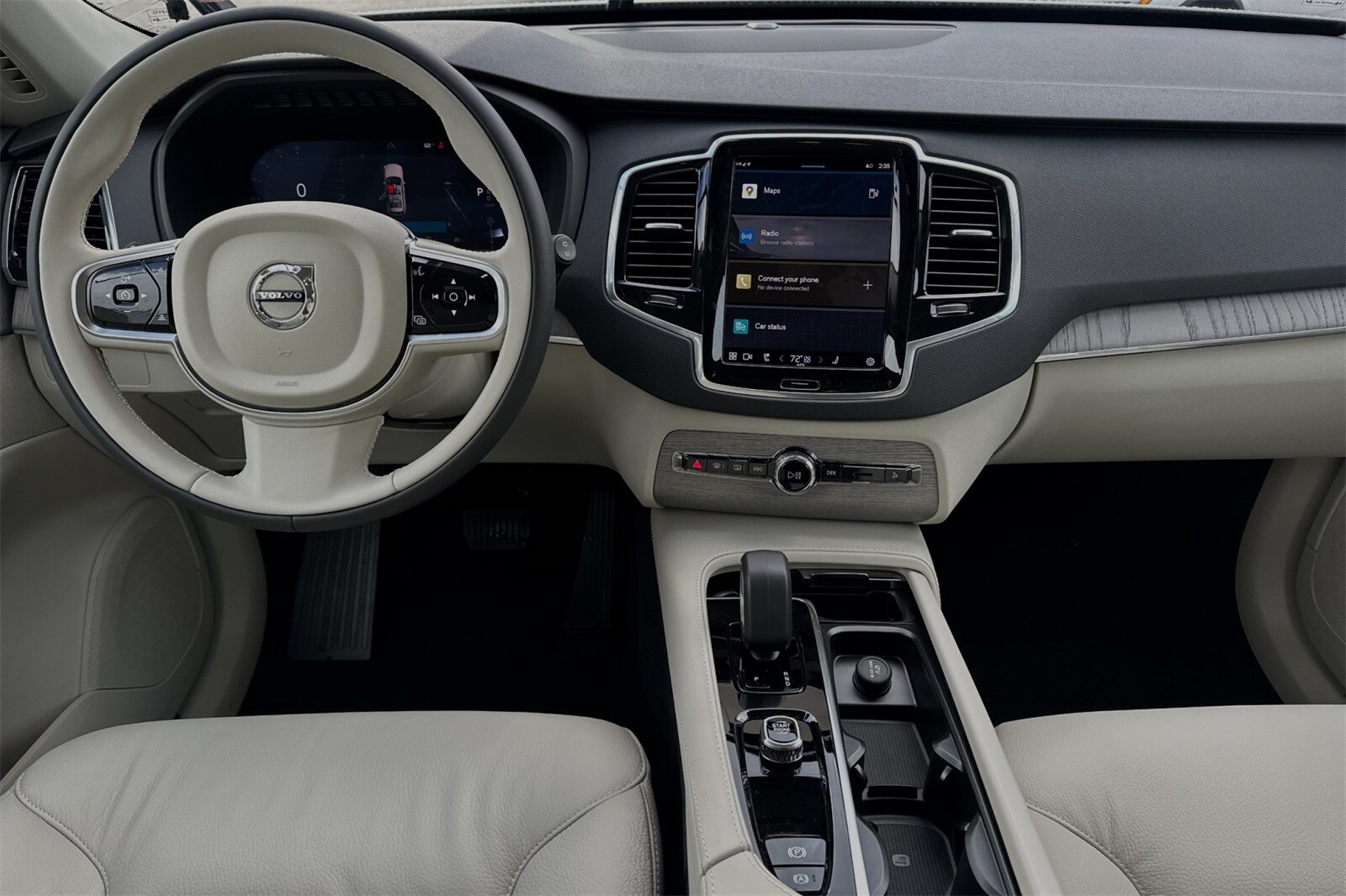2025 Volvo XC90 B5 Plus photo 2