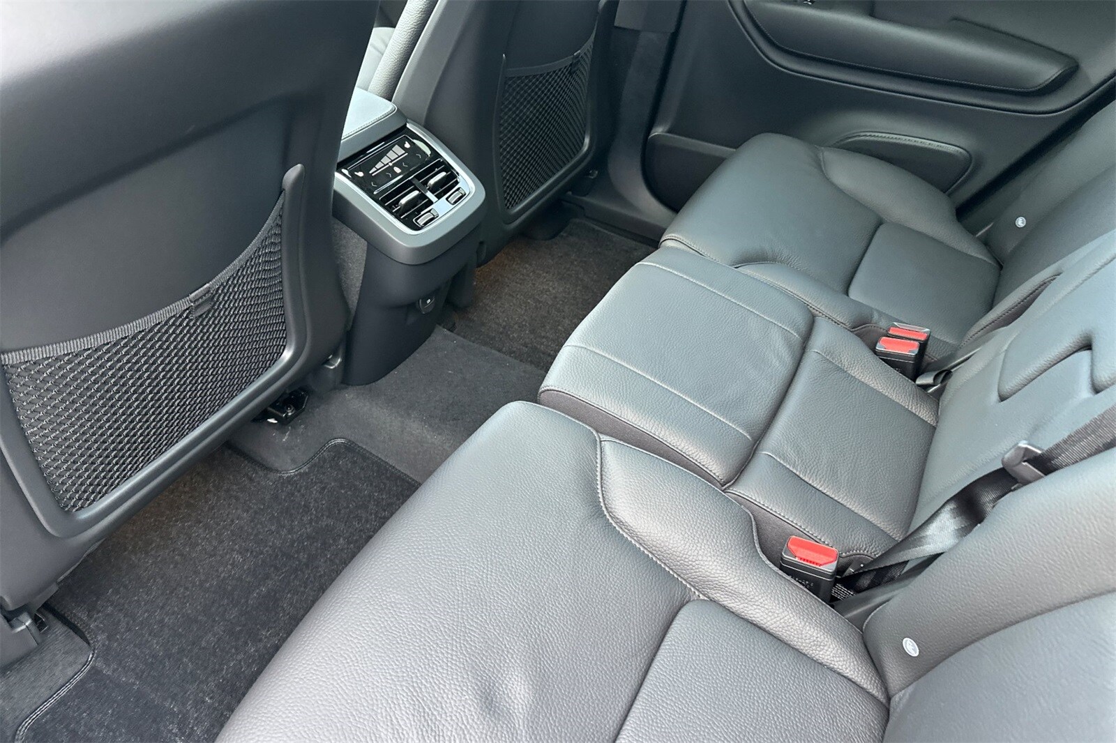 2025 Volvo XC90 Plus photo 4
