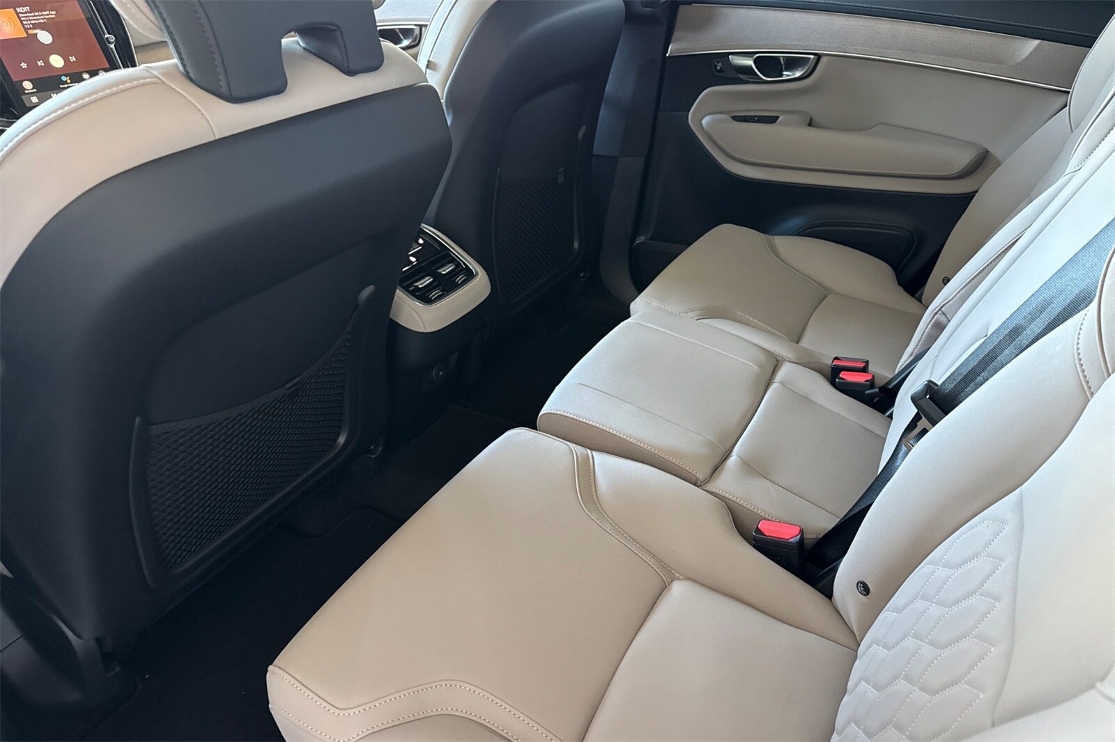 2026 Volvo XC90 Plus photo 3