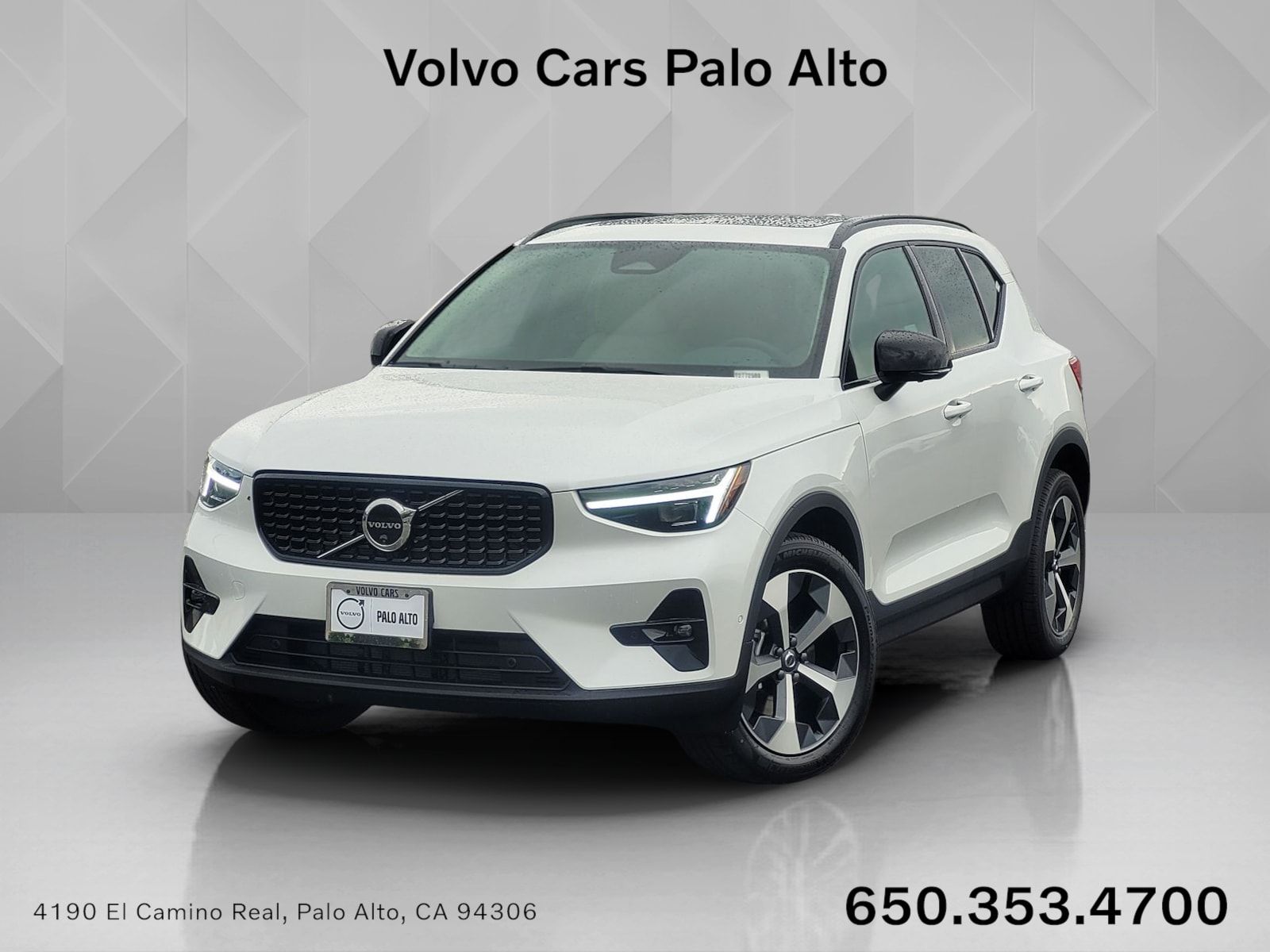 2026 Volvo XC40 B5 Plus Dark AWD's photo