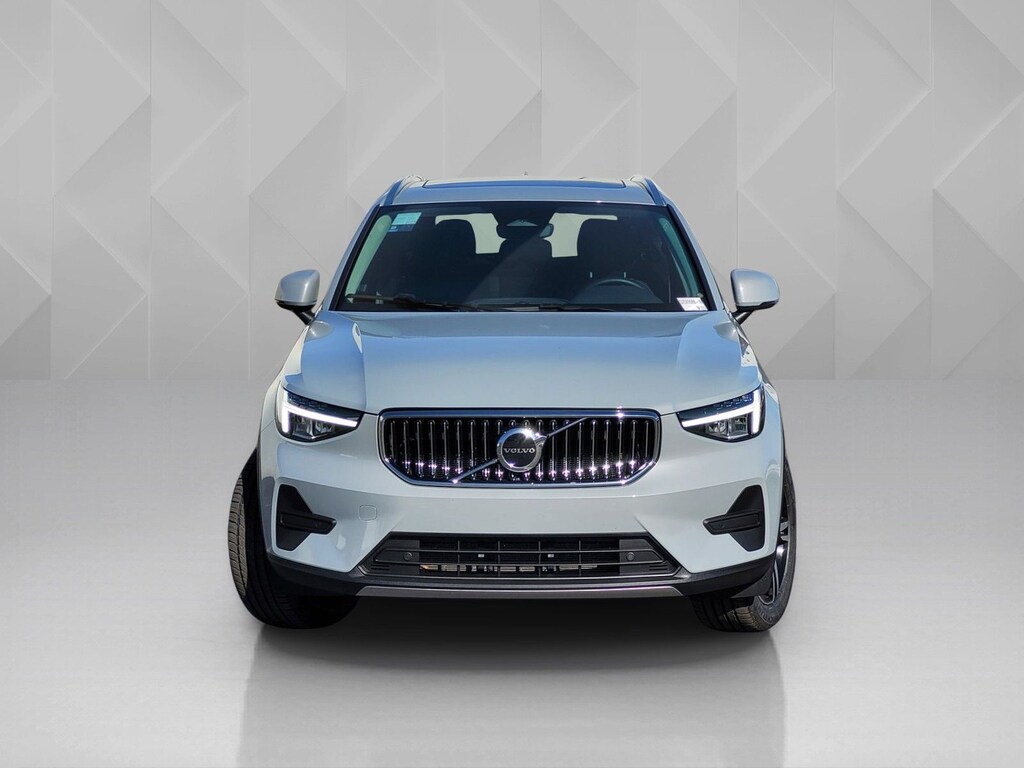 Certified 2025 Volvo XC40 B5 Core SUV