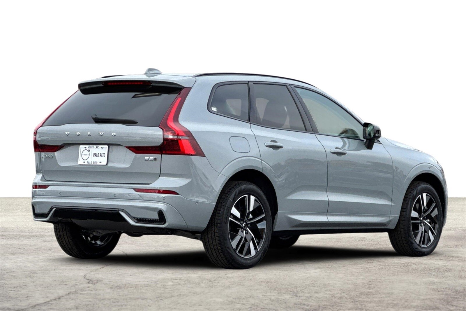 2026 Volvo XC60 B5 Plus photo 2