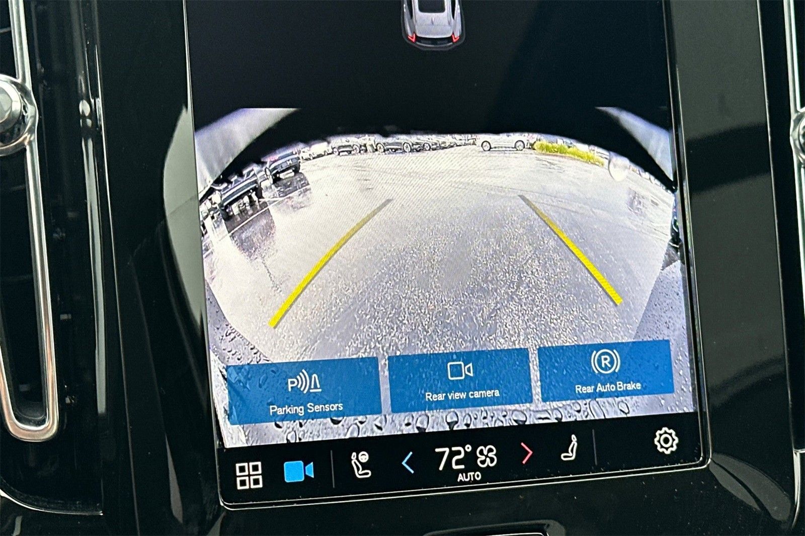 2025 Volvo XC40 Core - Photo 18