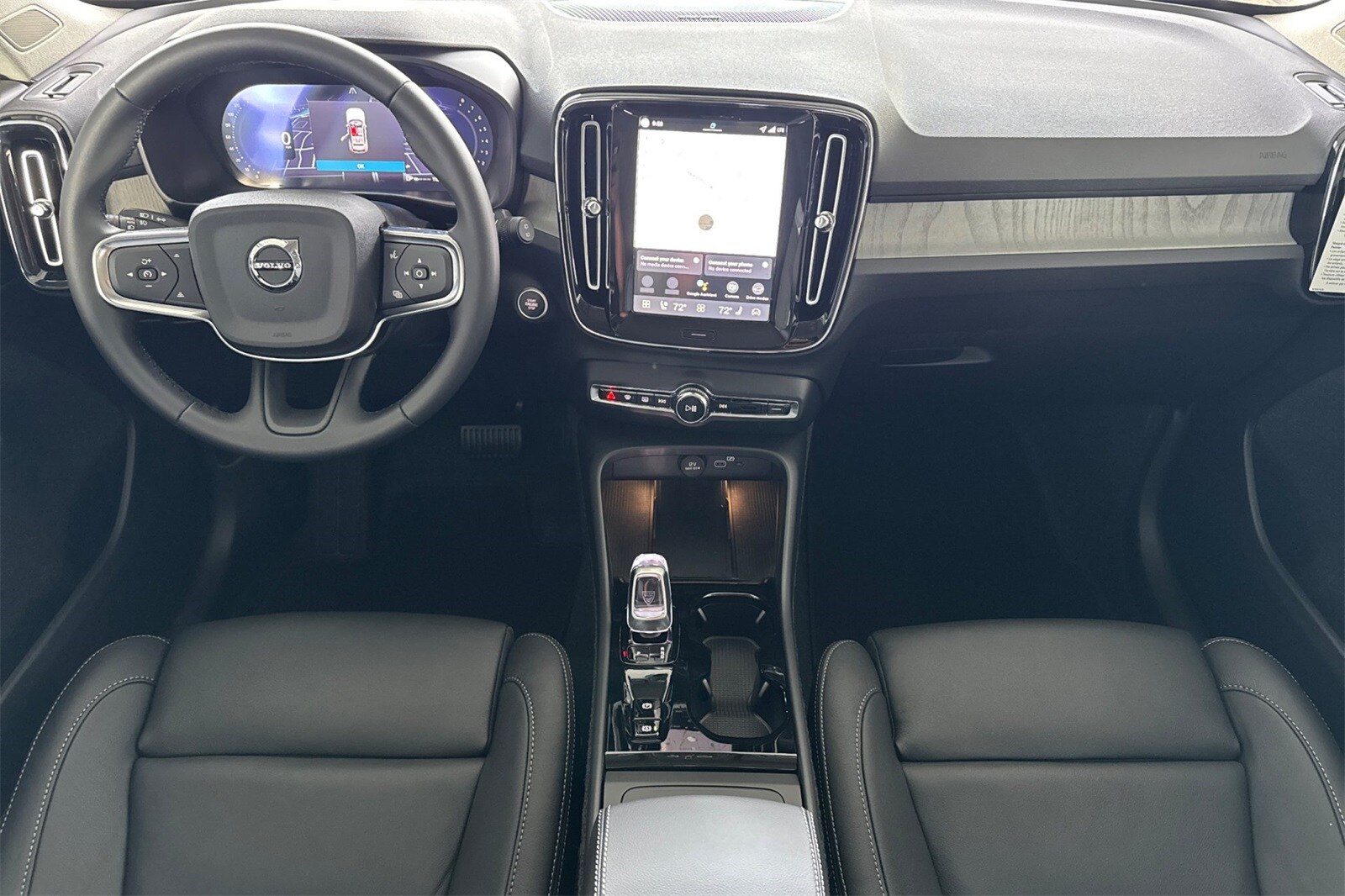 2026 Volvo XC40 Plus photo 3