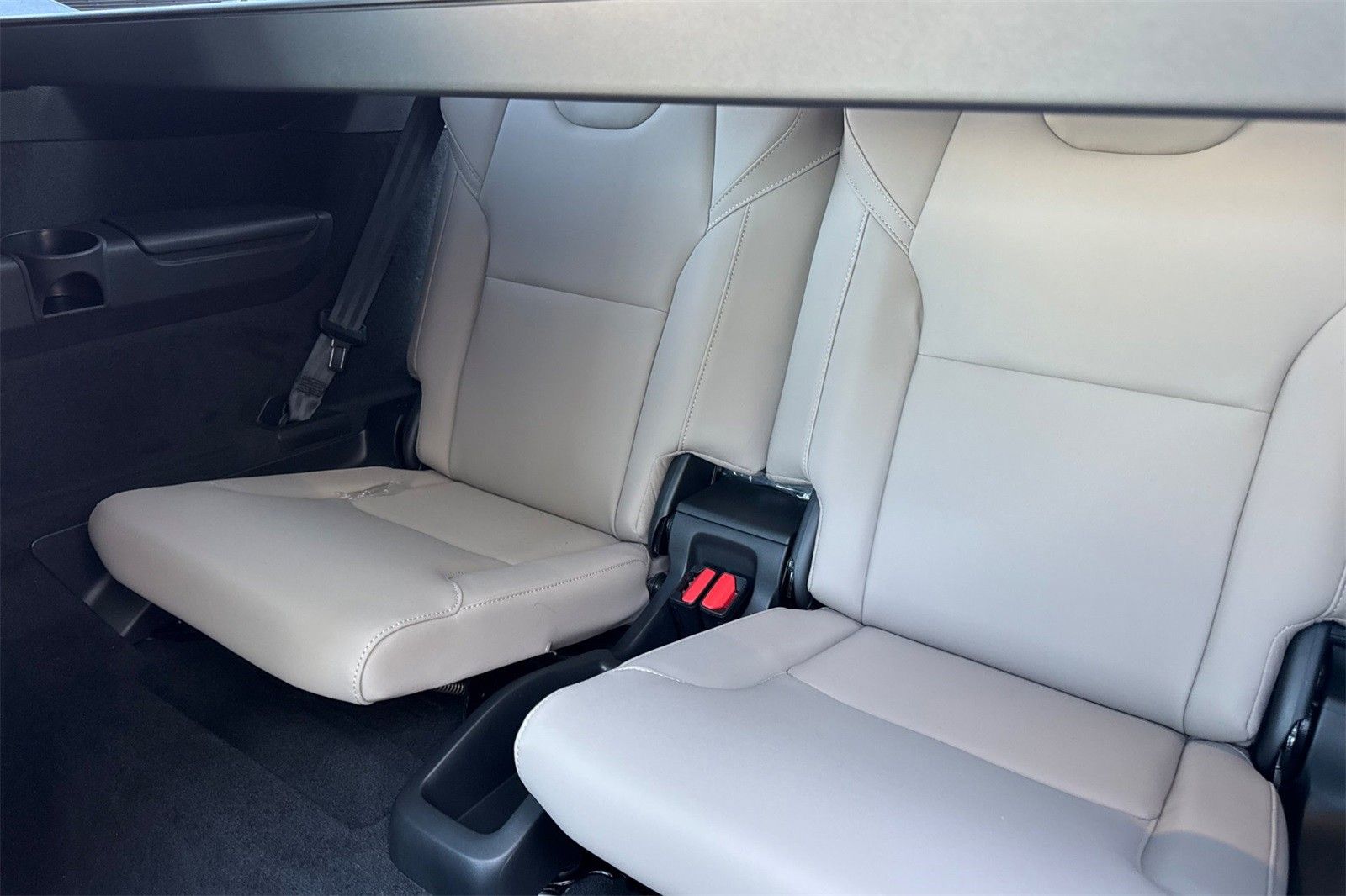 2026 Volvo XC90 Plus - Photo 14