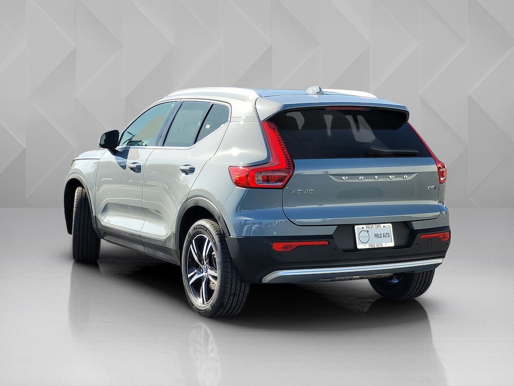 Certified 2025 Volvo XC40 B5 Core SUV