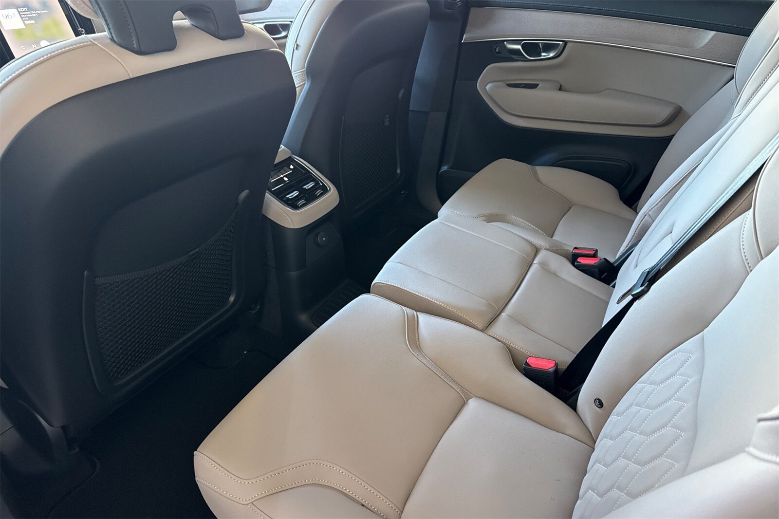 2026 Volvo XC90 T8 Plus photo 4