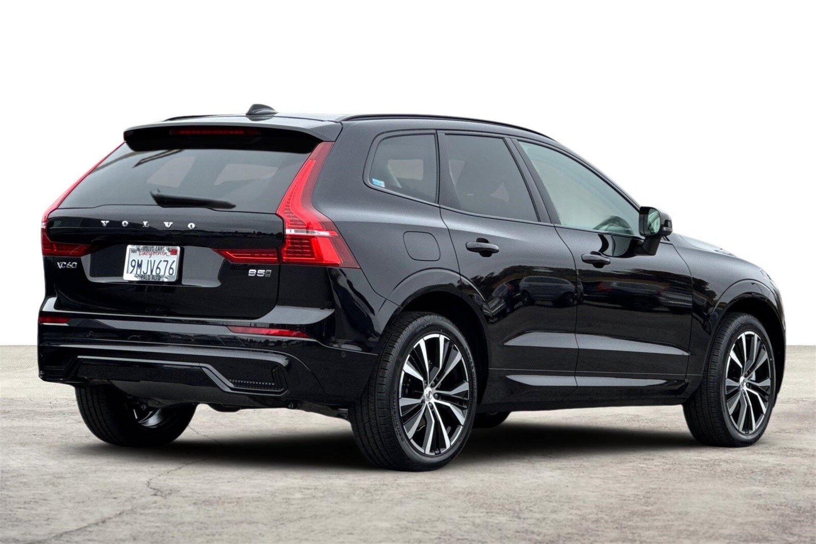 2024 Volvo XC60 B5 Ultimate photo 3