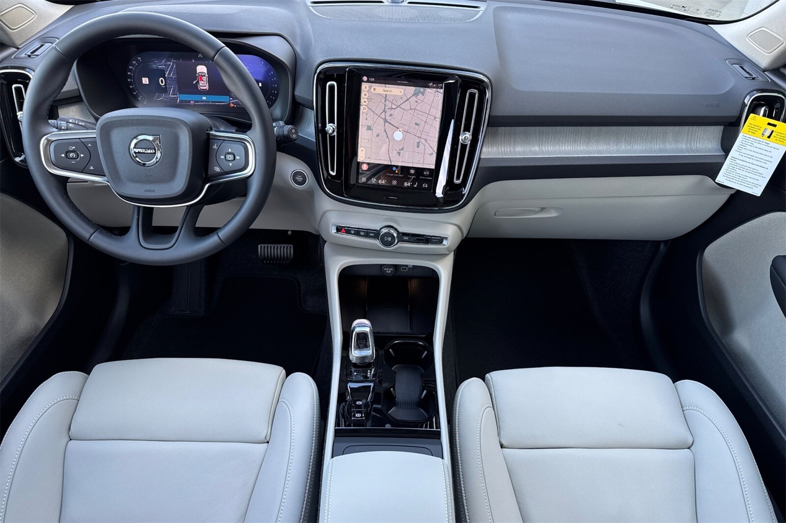 2026 Volvo XC40 Plus photo 2