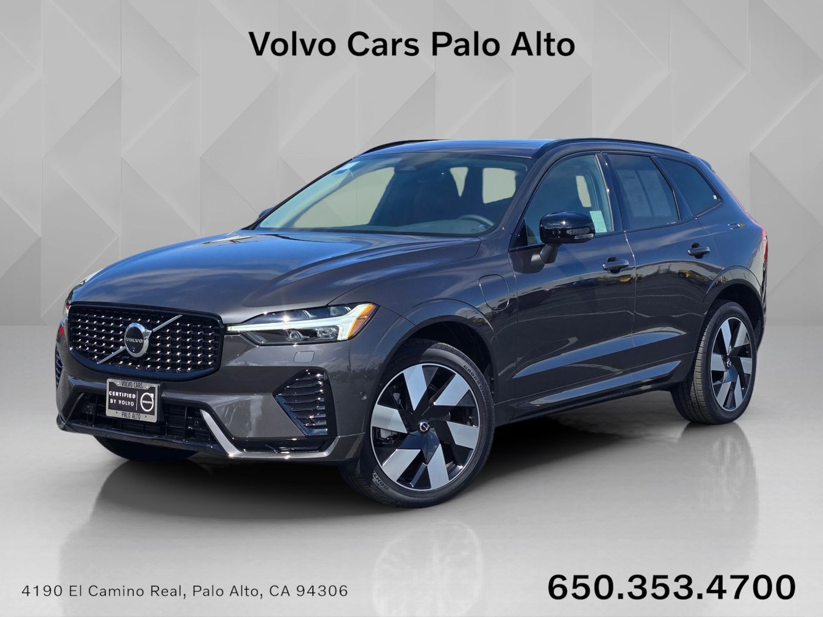 2025 Volvo XC60 T8 Plus Dark AWD's photo