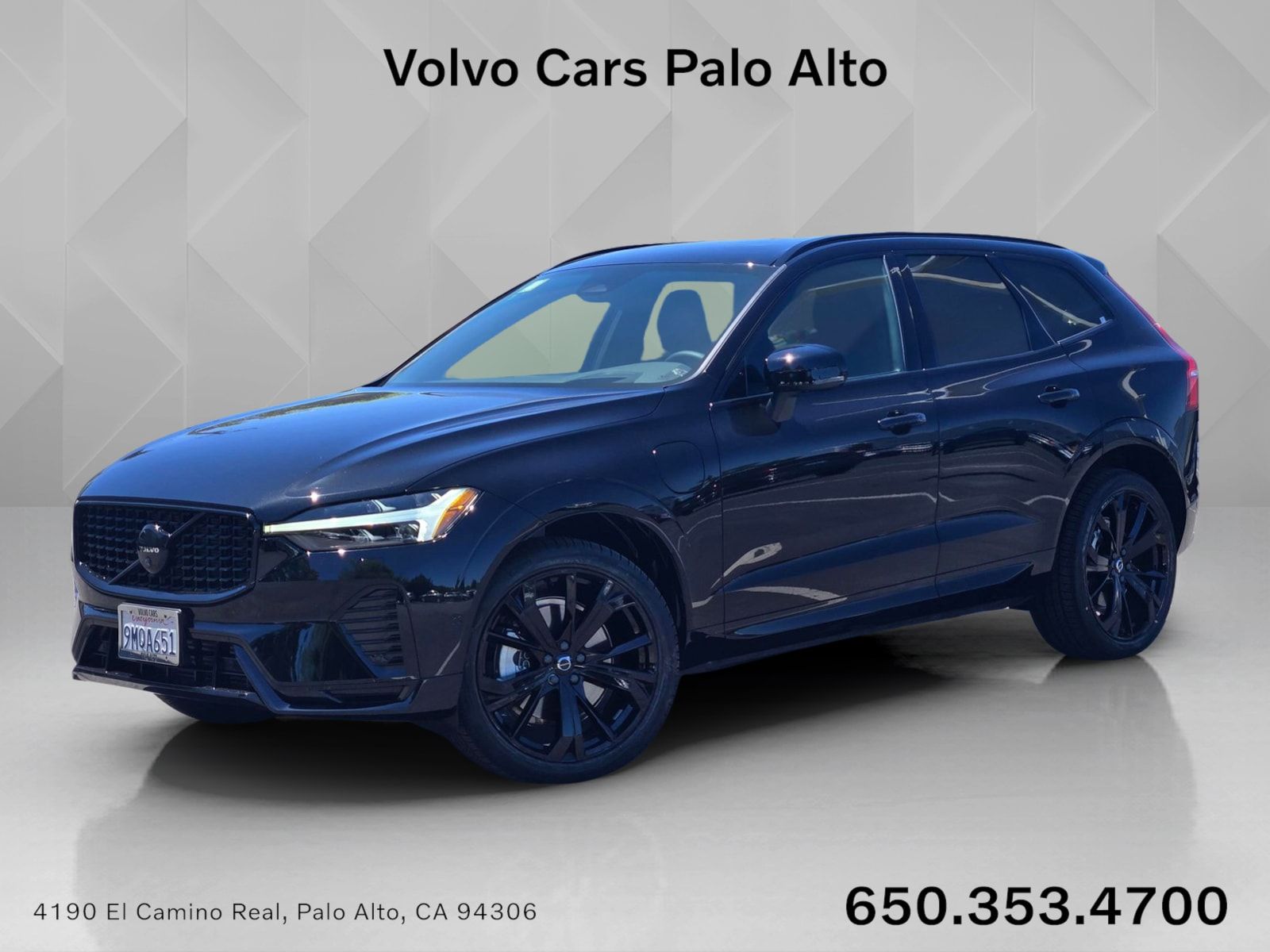 2024 Volvo XC60 T8 Ultimate Black Edition Theme AWD's photo