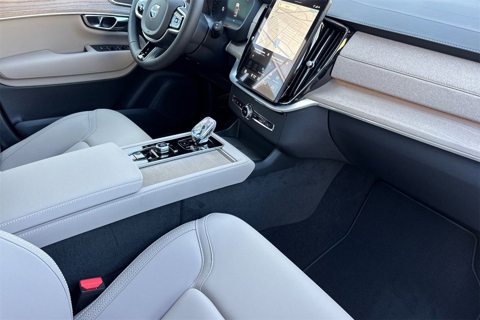 2026 Volvo XC90 Plus - Photo 16