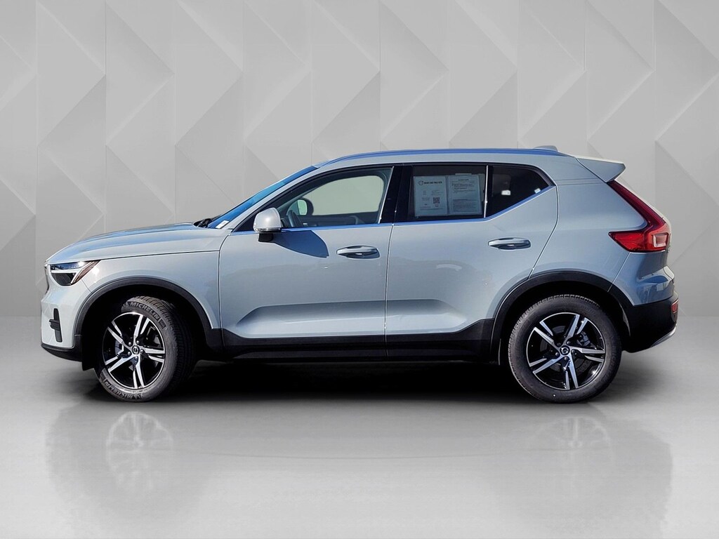 Certified 2025 Volvo XC40 B5 Core SUV