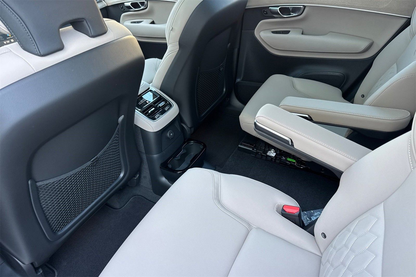 2026 Volvo XC90 Plus - Photo 4