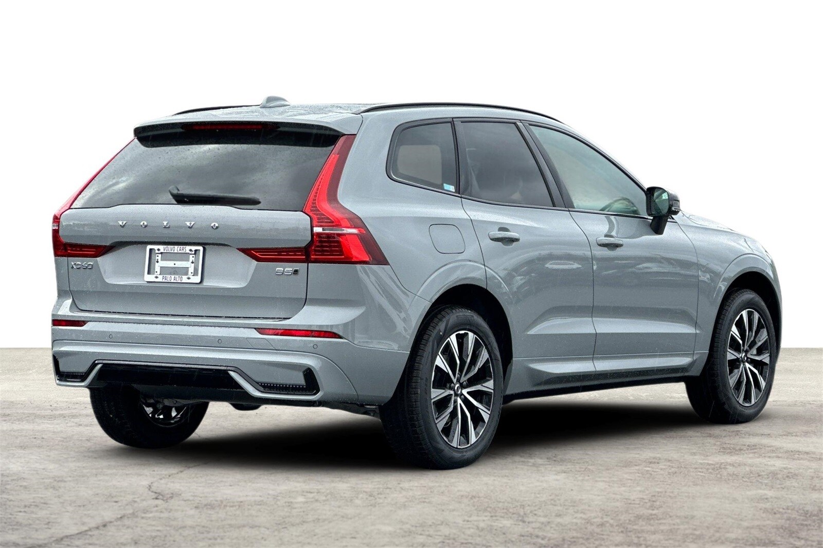 2025 Volvo XC60 B5 Core photo 2