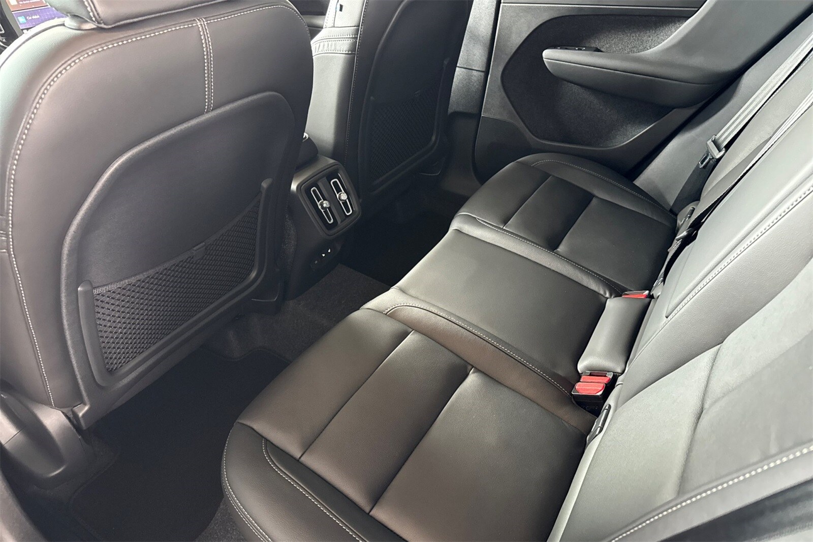 2025 Volvo XC40 Core photo 4