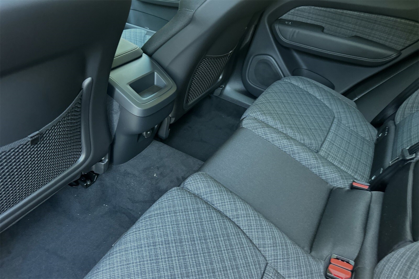 2025 Volvo XC60 B5 Core photo 4